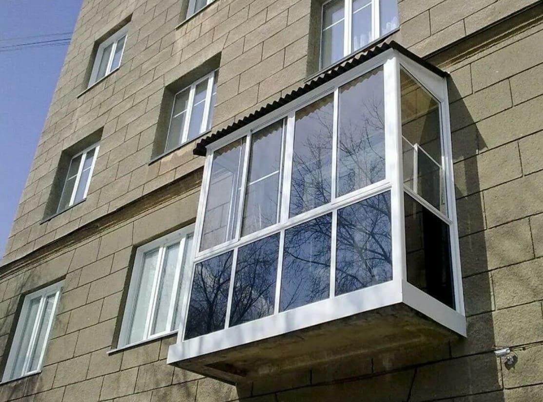 Французские окна на балконах в домах старого фонда